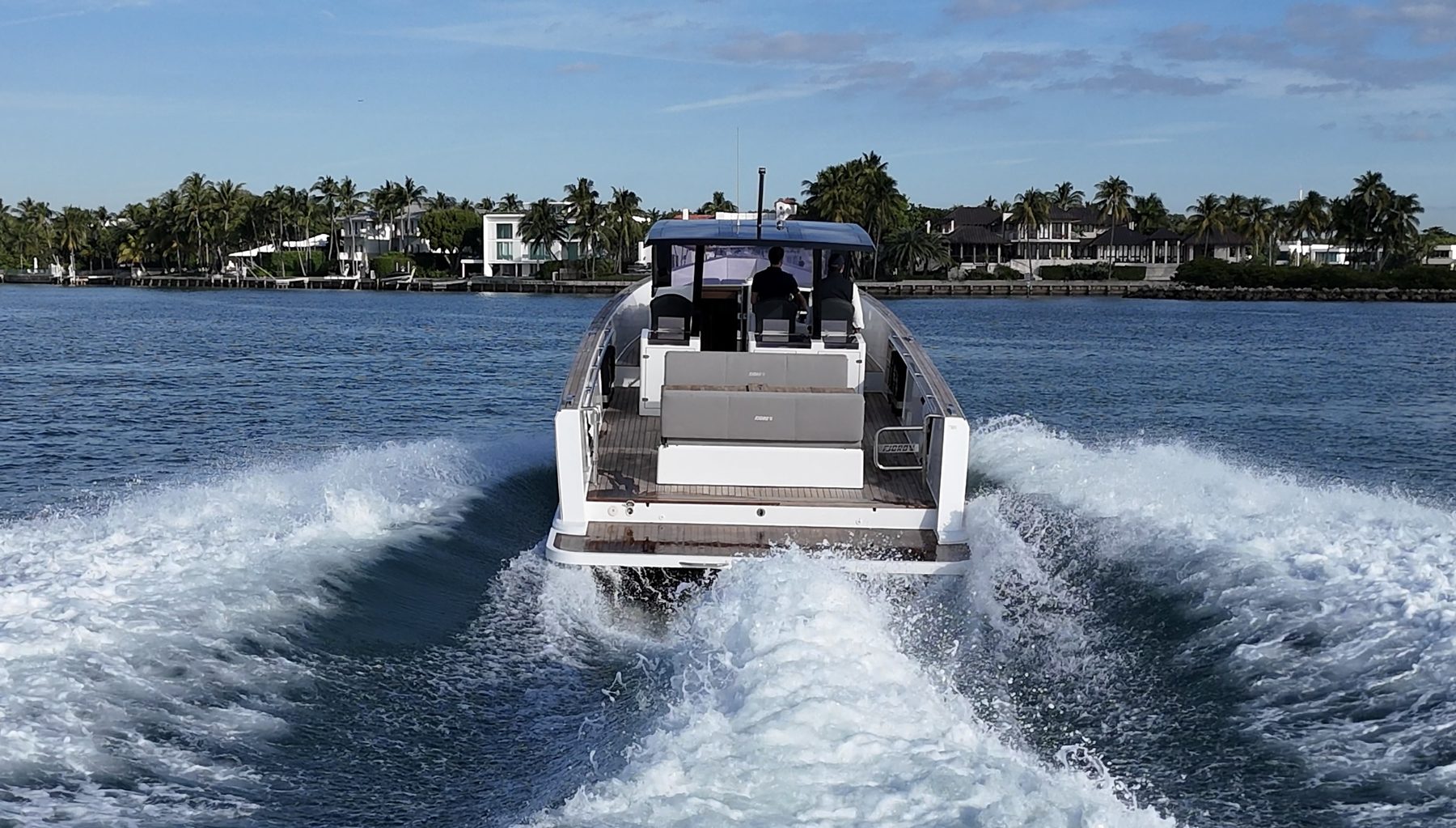 Running away at speed, stern view
